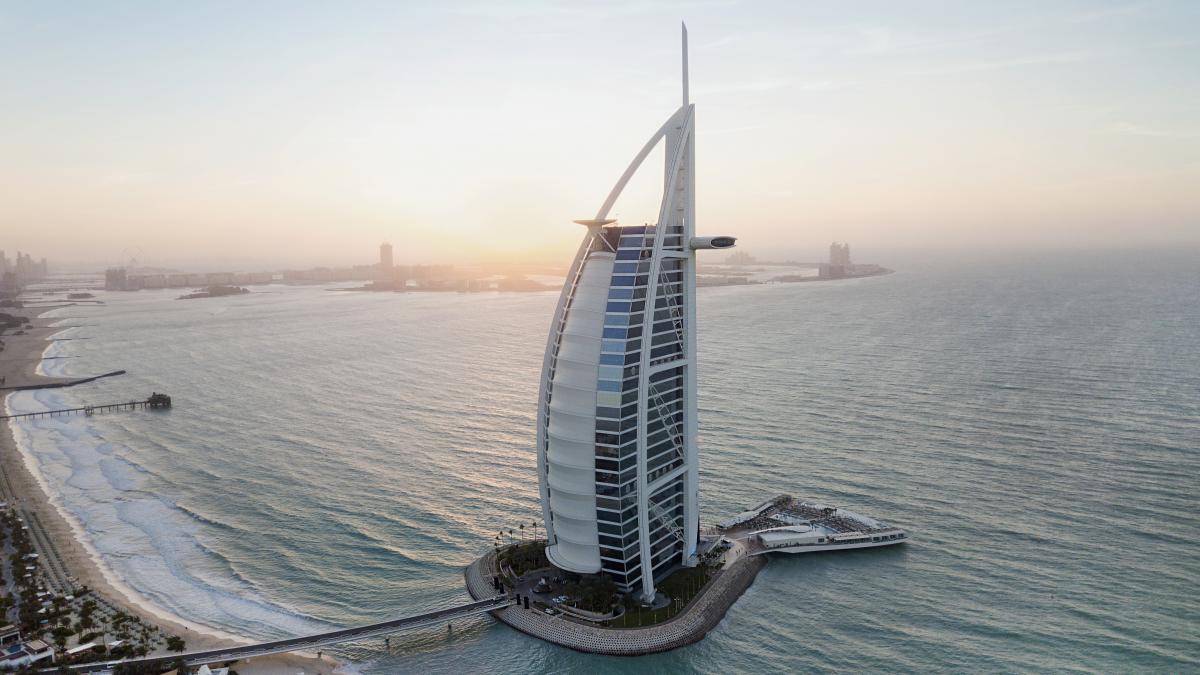 cladire hotel jumeirah burj al arab dubai