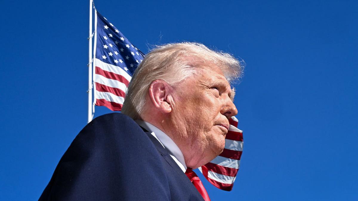 the atlantic trump se considera cel mai puternic om din toate timpurile si se compara cu iulius caesar si napoleon bonaparte