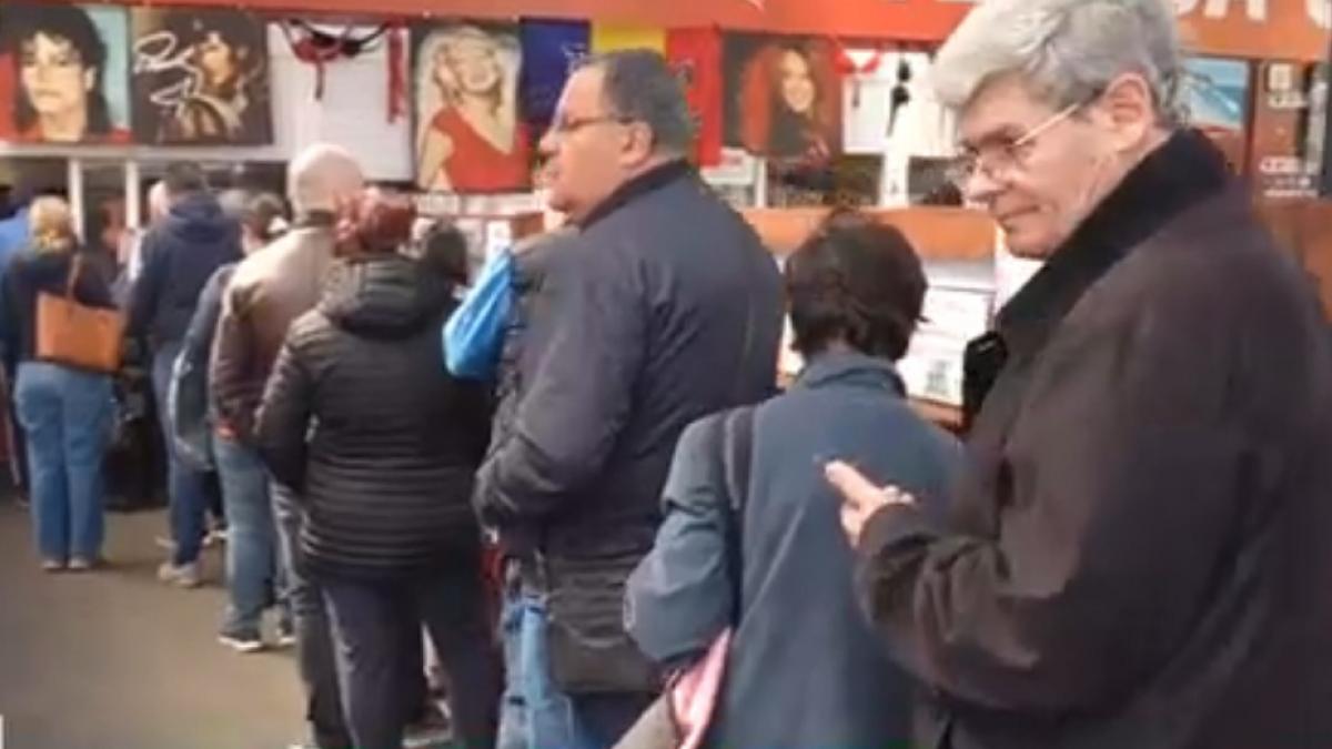 cat costa micii de 1 mai 2026 in piata obor din bucuresti fara vreme de gratar la iarba verde romanii fac cozi la terase