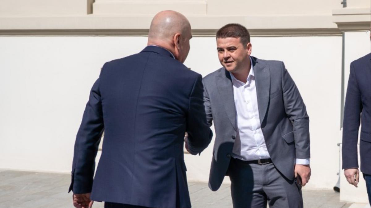 cu 4 zile inainte de motiunea de cenzura un lider psd l a primit pe bolojan la suceava culoarea politica este mai putin importanta