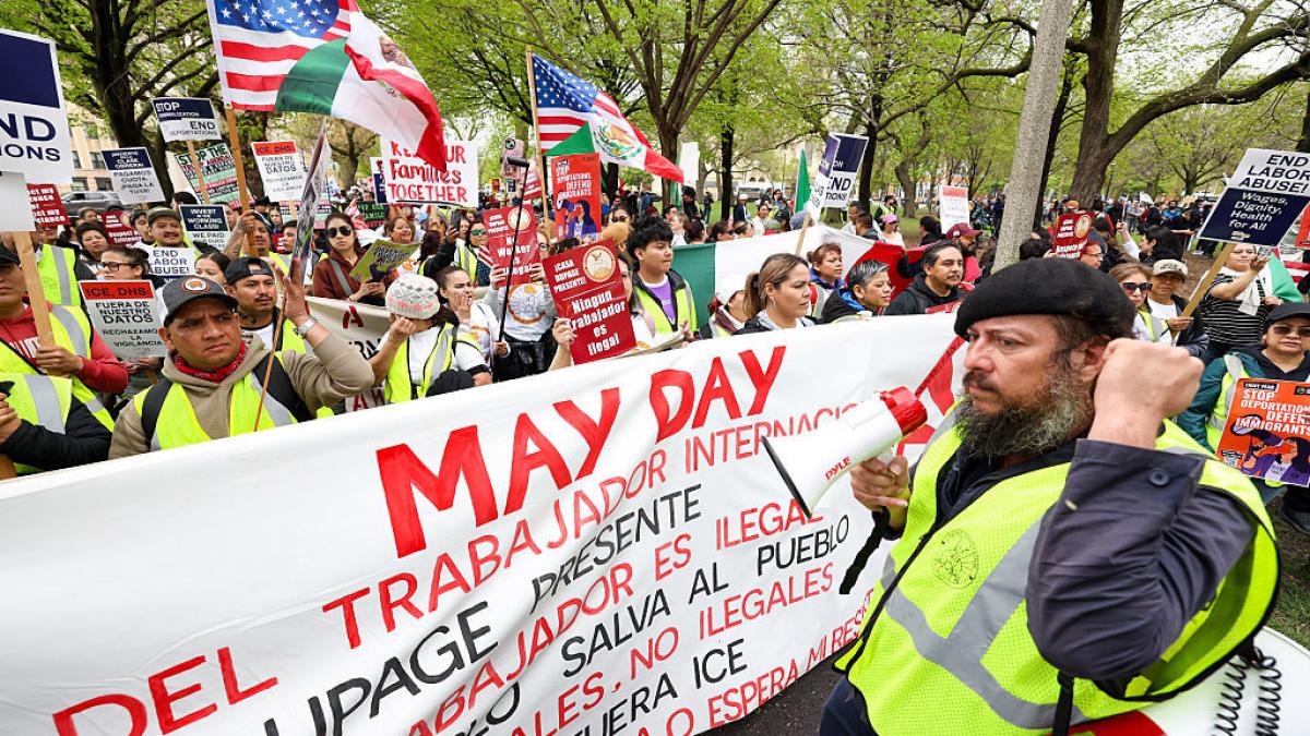 fara slujbe fara scoala fara bani americanii ies in strada de 1 mai dupa modelul protestelor anti trump fara regi