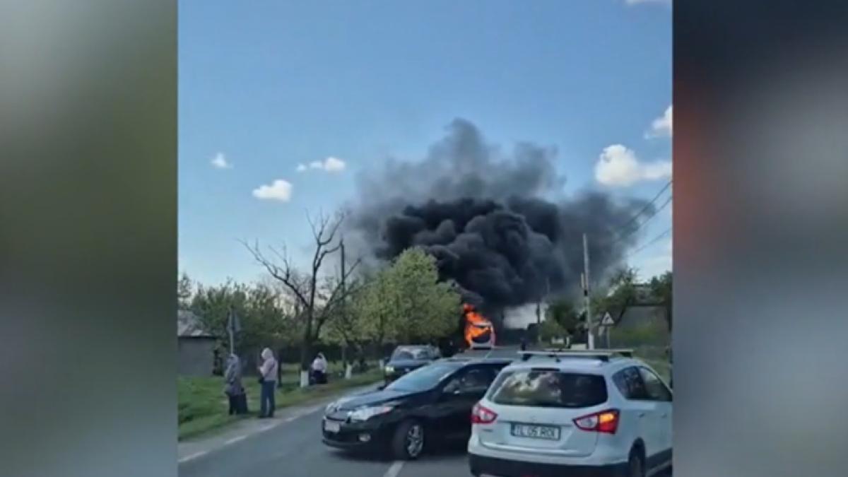 un autocar cu 27 de pasageri a luat foc in tulcea degajari uriase de fum