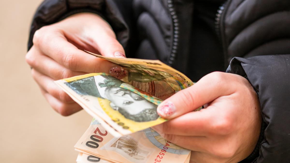 cati romani au primit pensii speciale in martie 2026 au fost mai multi decat in februarie