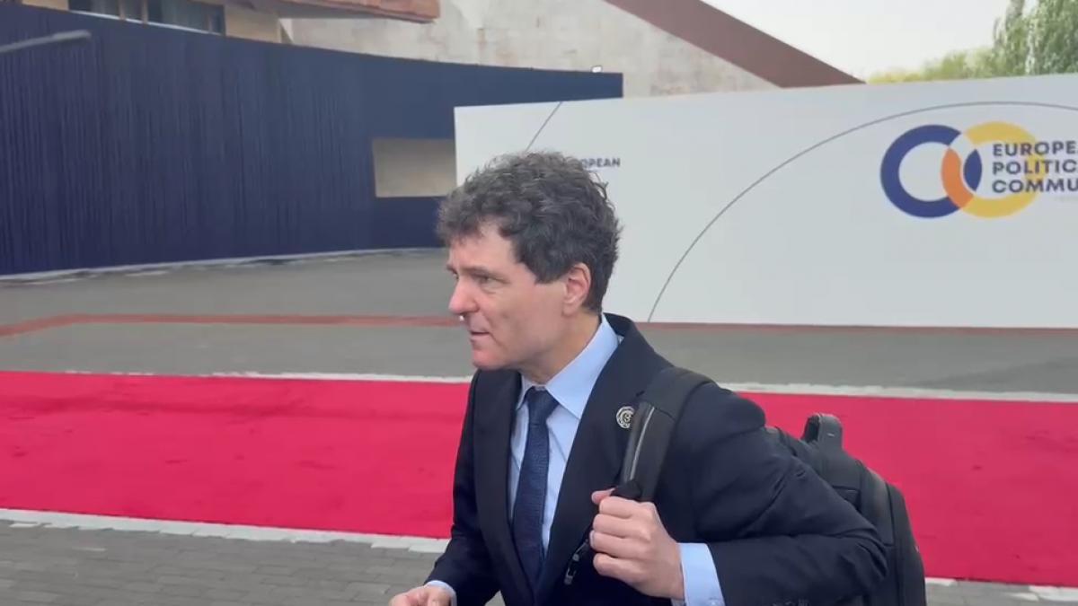 nicusor dan este la summitul comunitatii politice europene din armenia de la 13 15 va conduce o dezbatere despre amenintari hibride