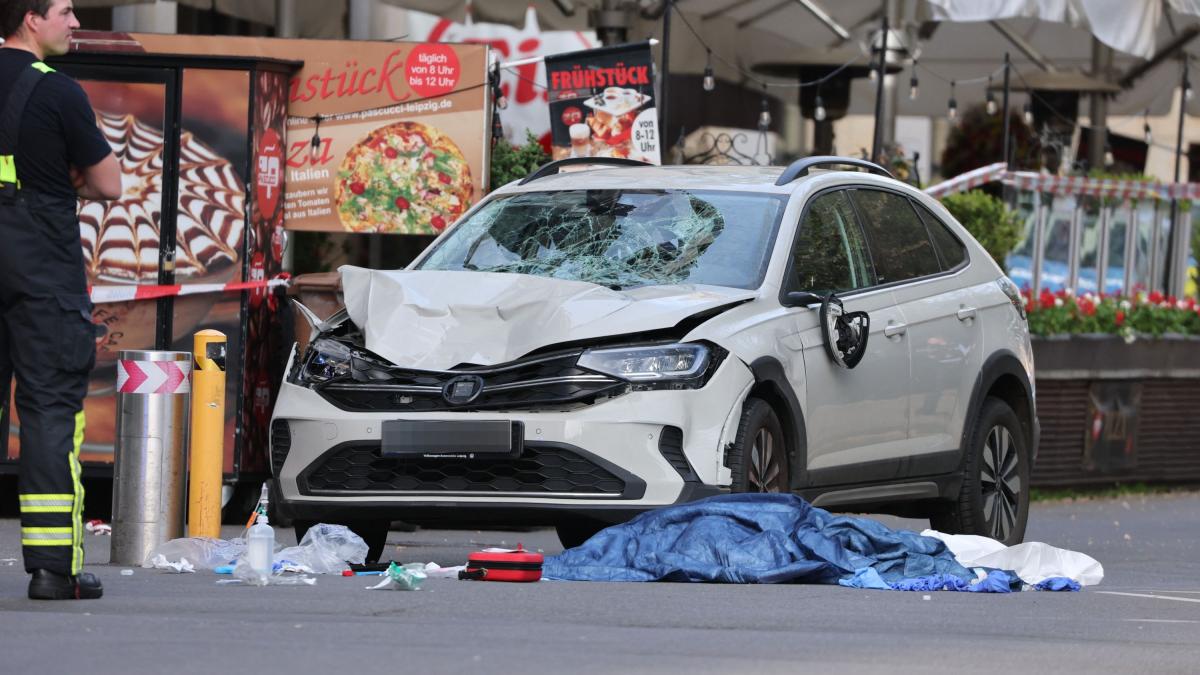 masina care a intrat in multime in leipzig