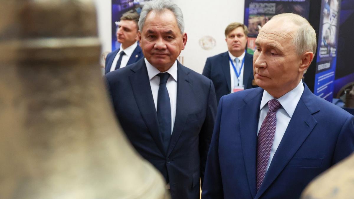 paranoia creste la kremlin putin se teme ca va fi asasinat bucatarii si bodyguarzii lui nu mai au voie sa circule cu autobuzul