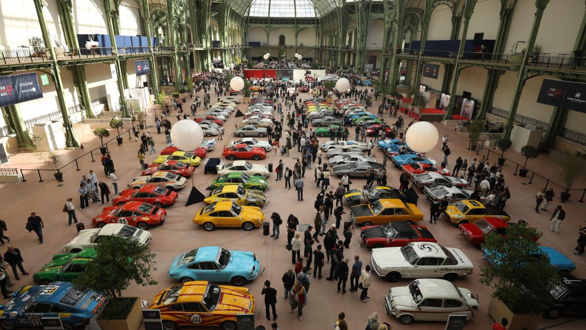 peste 230 de masini de epoca expuse sub cupola de sticla a marelui palat din paris imagini cu automobilele retro de la tour auto 2026