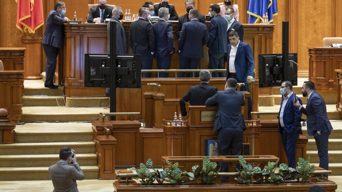 de cine depinde soarta guvernului bolojan cum se impart voturile in parlament inaintea motiunii de cenzura