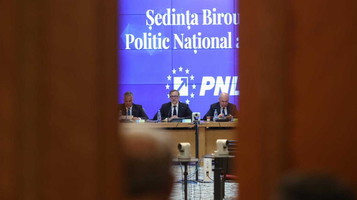 se decide soarta lui bolojan in sedinta de criza a pnl catalin predoiu a cerut ramanerea la guvernare opozitia este iluzorie