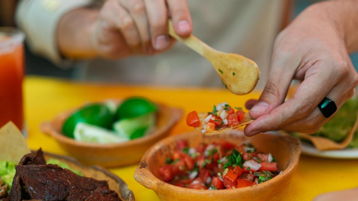 degustare preparate picante cu sos