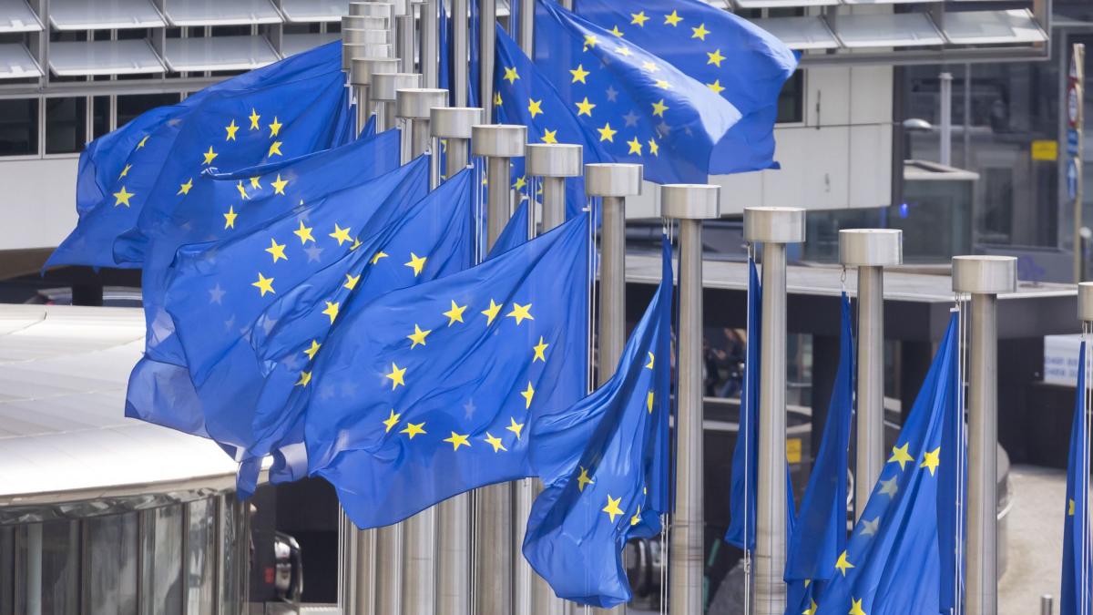 steaguri ale uniunii europene la comisia europeana