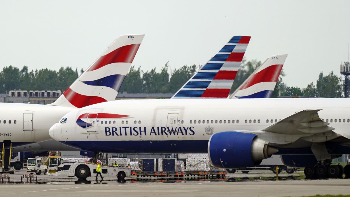 avioane pe aeroportul heathrow din londra