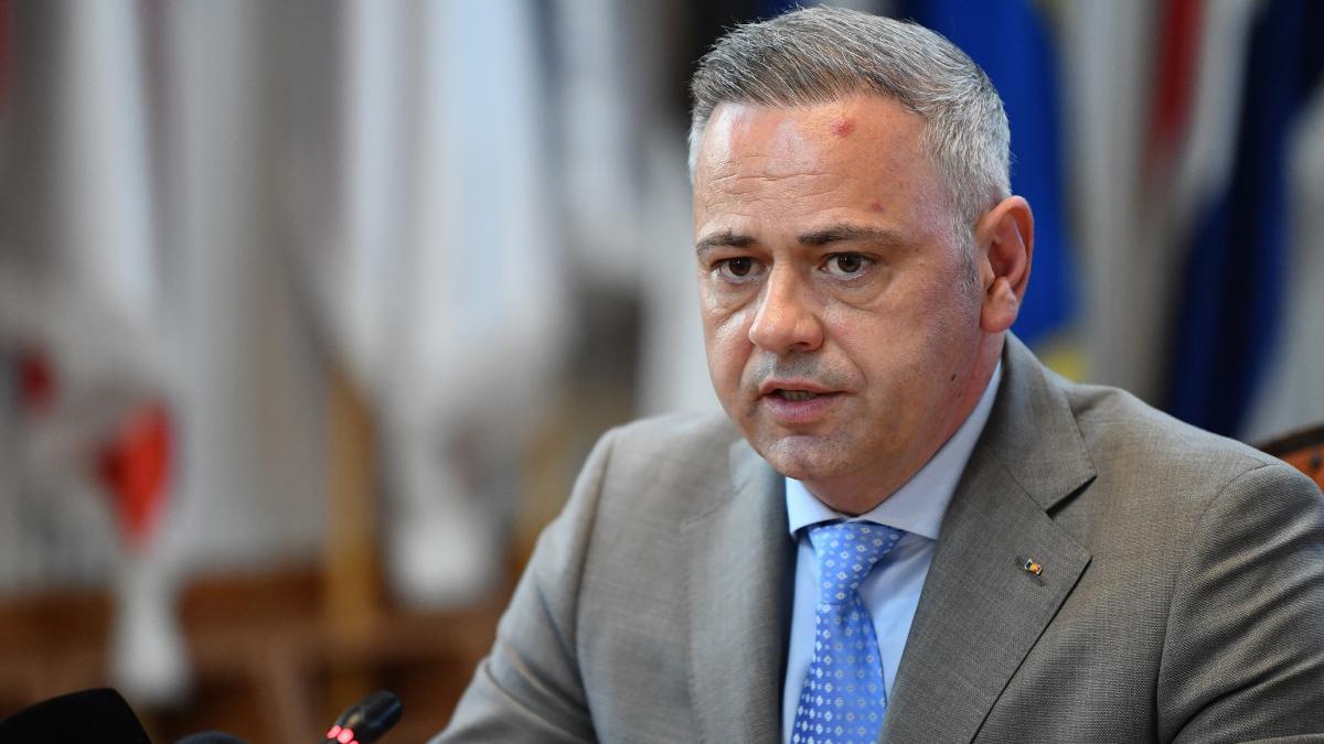 poza in care apare ministrul demisionar Florin Barbu, la conferinţa de presă pentru prezentarea bilanţului mandatului, la sediul Ministerului Agriculturii şi Dezvoltării Rurale.