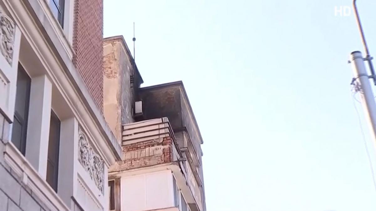 incendiu intr un bloc din bucuresti o persoana a fost ranita grav iar alte patru persoane s au intoxicat cu fum