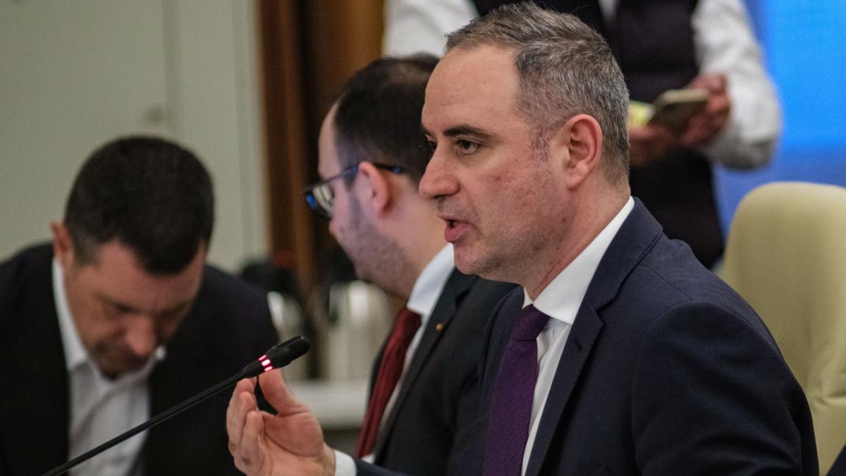 nazare turbulentele politice pun presiune pe curs dar banca nationala actioneaza in cel mai bun mod posibil