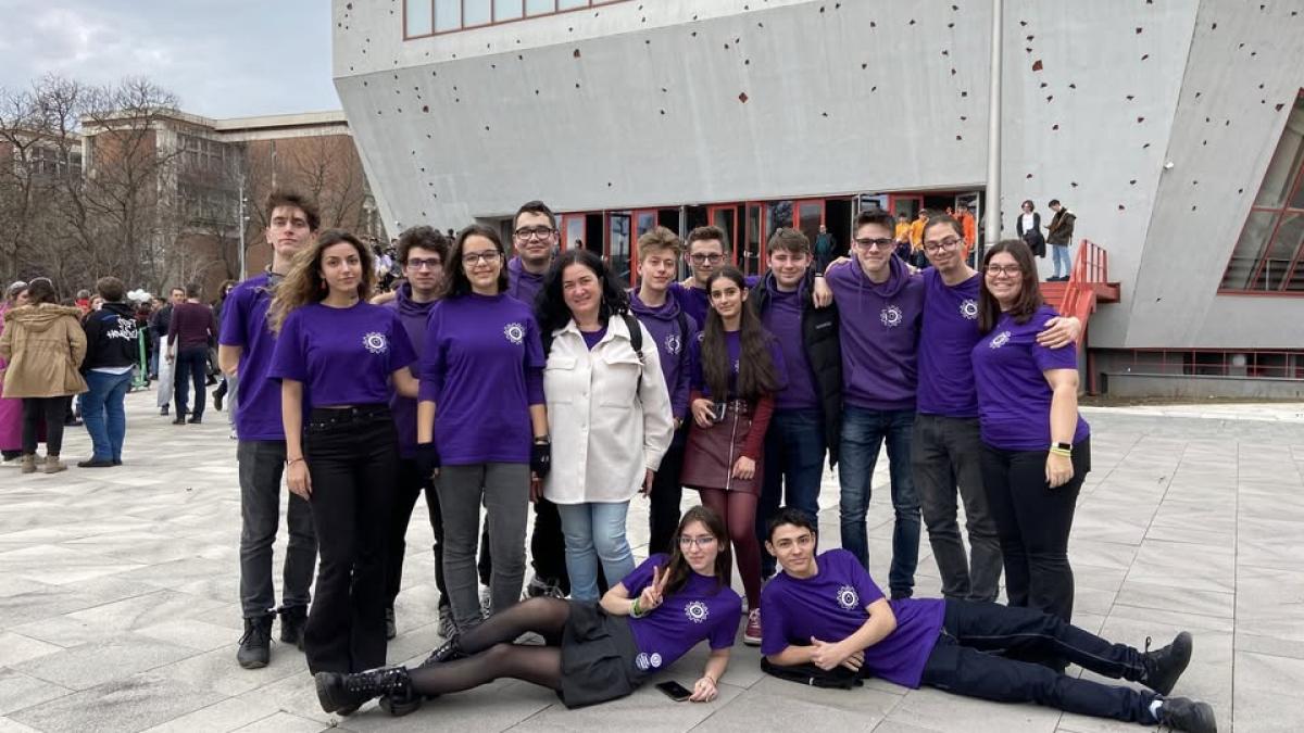 sultana robotul cu tematica egipteana al elevilor de la spiru haret ajunge la campionatul mondial din canada