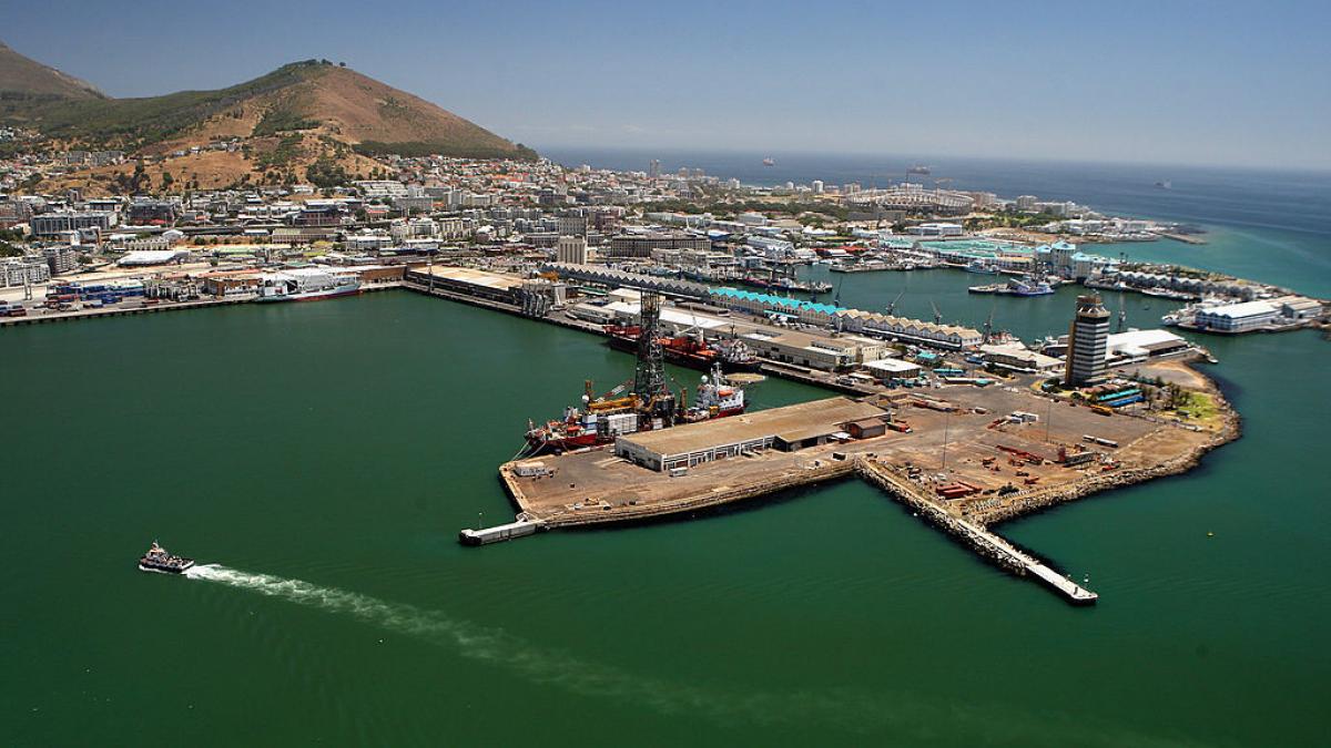 africa de sud are o mina de aur dar nu stie sa profite de ea traficul maritim pe la capul bunei sperante s a triplat dar degeaba