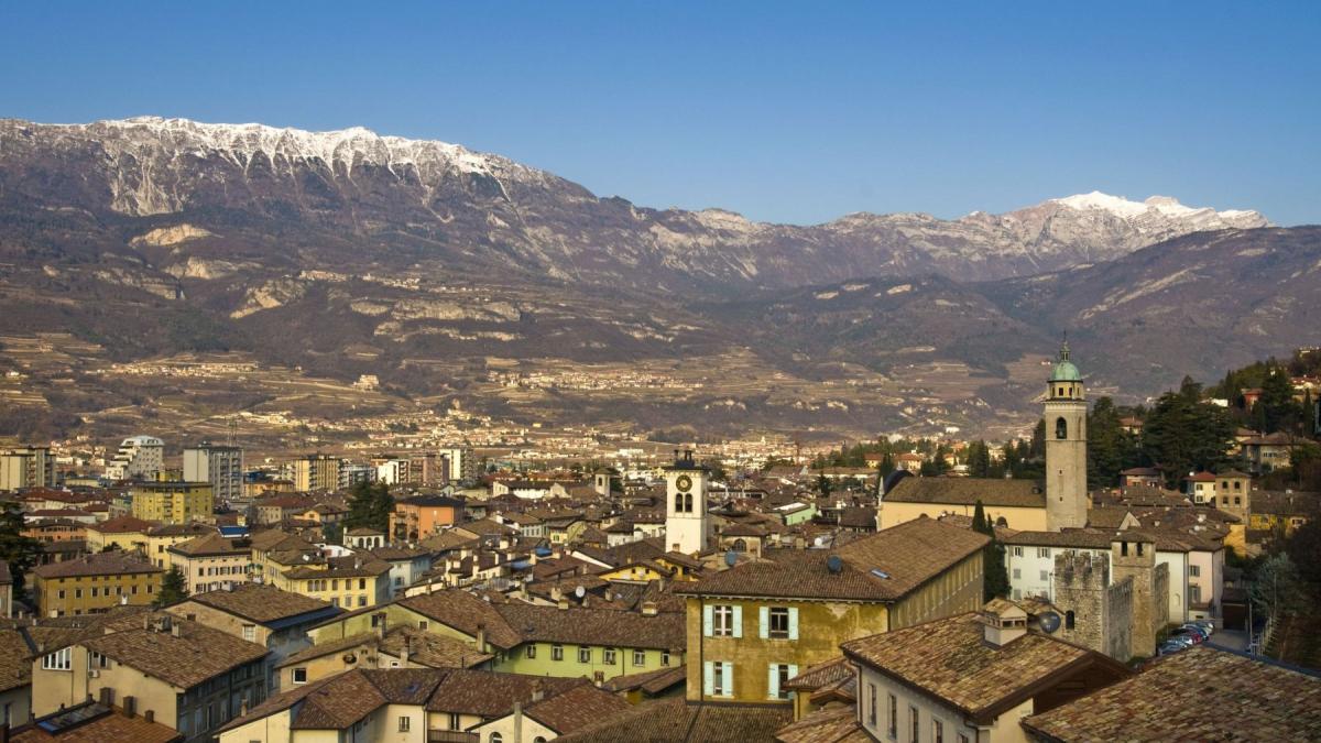 regiunea superba din italia care ofera pana la 100 000 de euro celor care vor sa se mute in locul unde s a filmat james bond