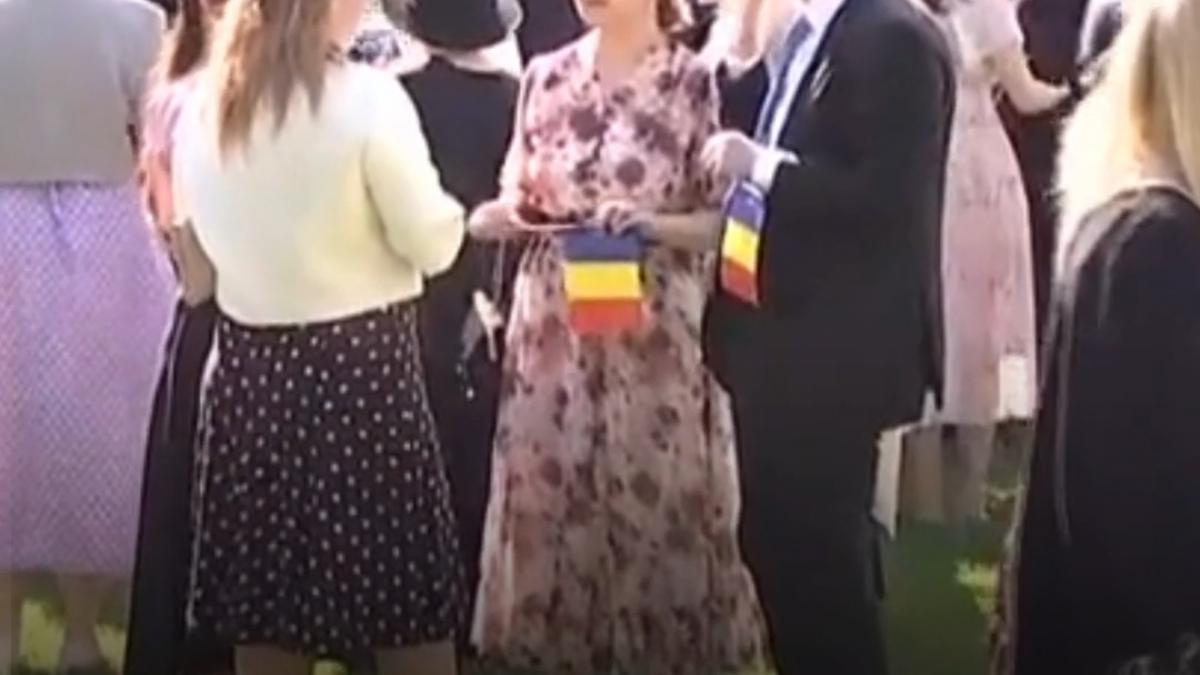 politicieni rivali la petrecerea de la palat in plina criza politica