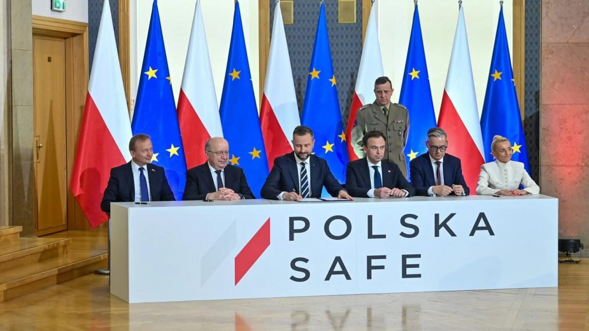 polonia este prima tara care semneaza imprumuturile safe ale ue pentru aparare romania al doilea beneficiar