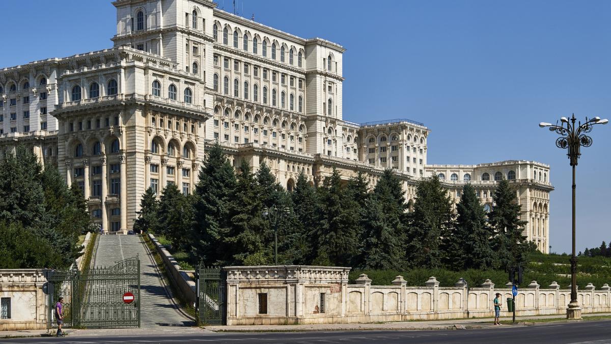 sindicatul angajatilor din aparatul guvernului cere prime de 15 000 de lei nu e normal sa avem salarii de 4 500 de lei