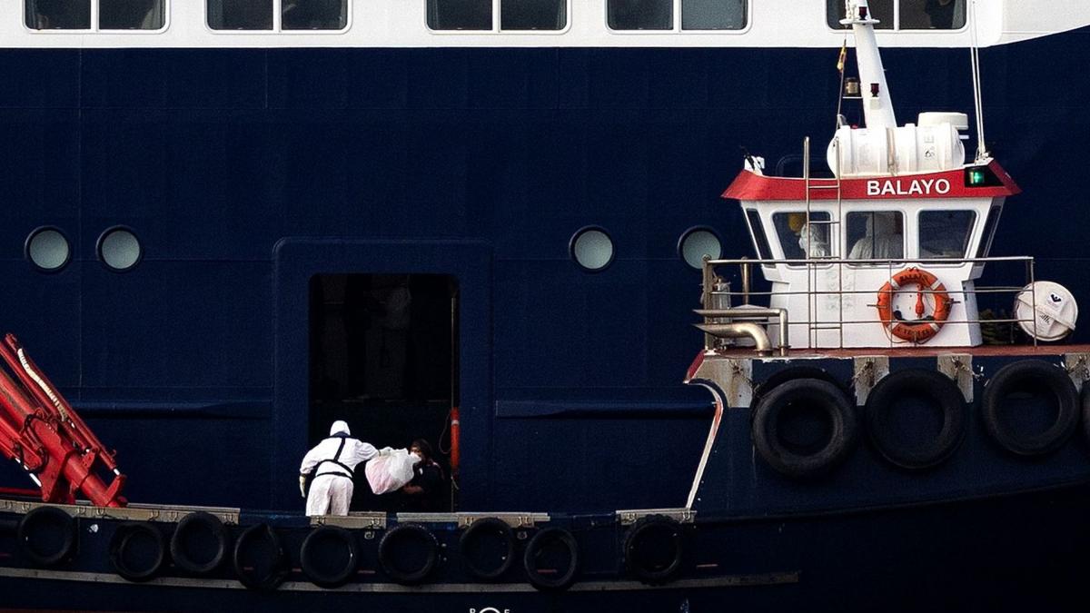 spania a inceput evacuarea navei de croaziera afectata de focarul de hantavirus din tenerife care e starea celor peste 100 de pasageri