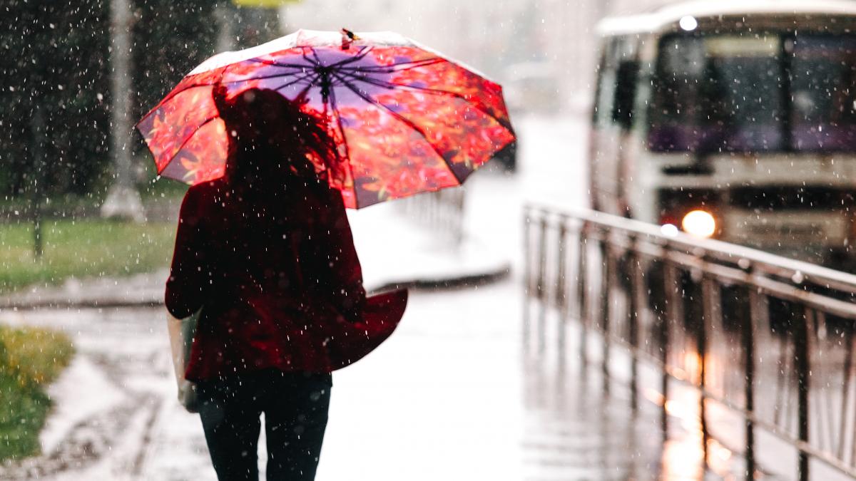 un val de aer rece va cuprinde romania si va aduce ploi si vijelii anm a refacut prognoza vremea se va raci in toata tara