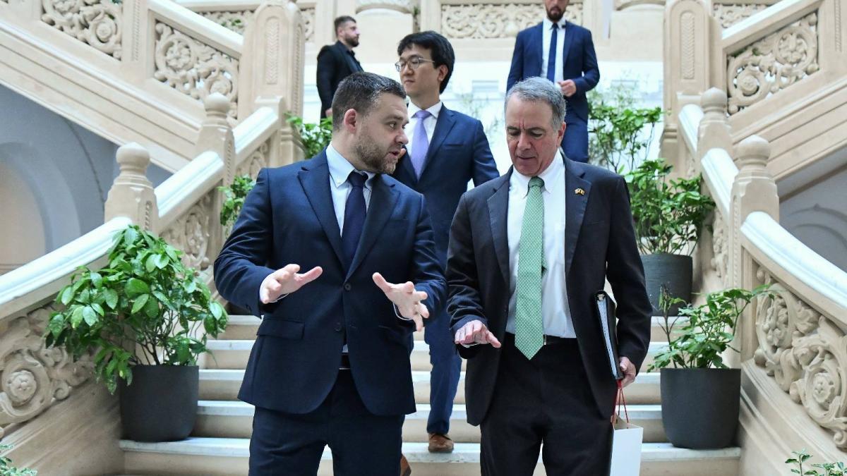 ciucu a discutat cu ambasadorul sua in romania despre magistrala 6 de metrou care include statia washington ramanem filoamericani