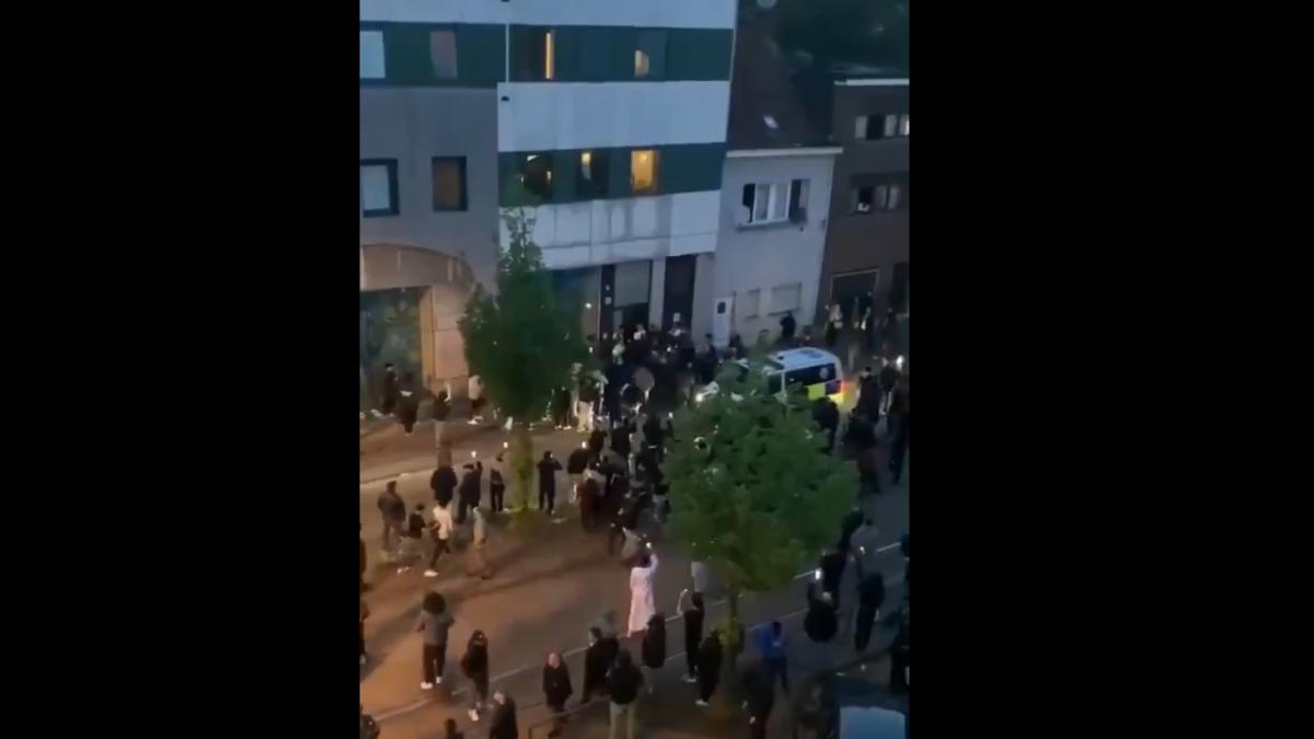 un roman a fost vanat de 600 de oameni in belgia dupa ce ar fi omorat un cetatean marocan