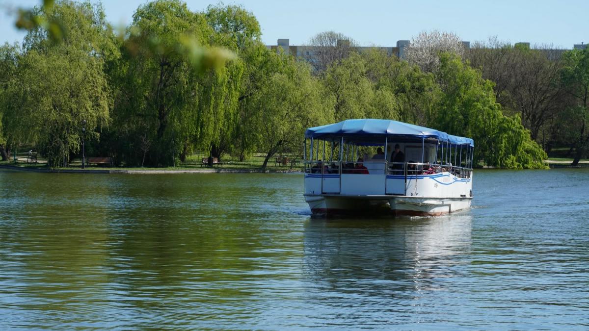 vaporasul alexandru ioan cuza revine pe lacul ior cu plimbari gratuite pana in august