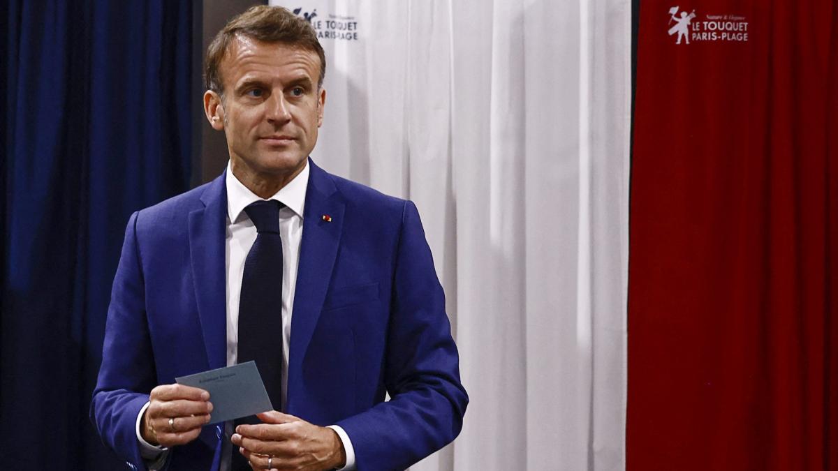 FT: Cursa pentru înlocuirea lui Emmanuel Macron se aglomerează | Antena ...