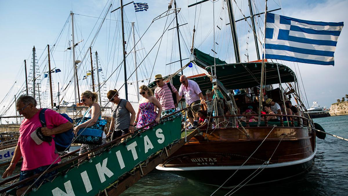 grecia si a prezentat planul pentru a reduce turismul excesiv insulele vor avea un statut special locurile de cazare vor fi limitate