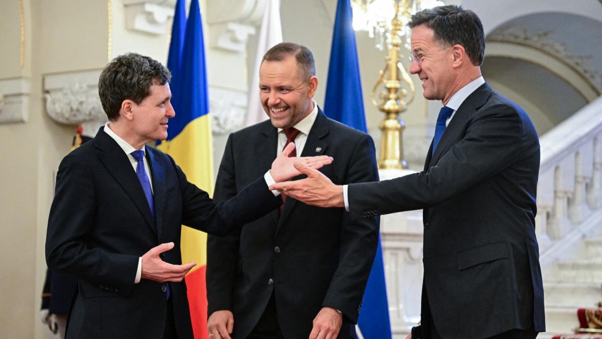mark rutte si volodimir zelenski vin la bucuresti la summitul b9 organizat de nicusor dan