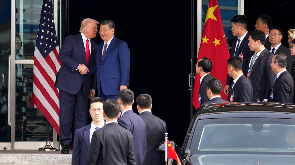 dupa zece ani trump se intoarce intr o china mai puternica si mai sigura pe ea mizele unei vizite istorice