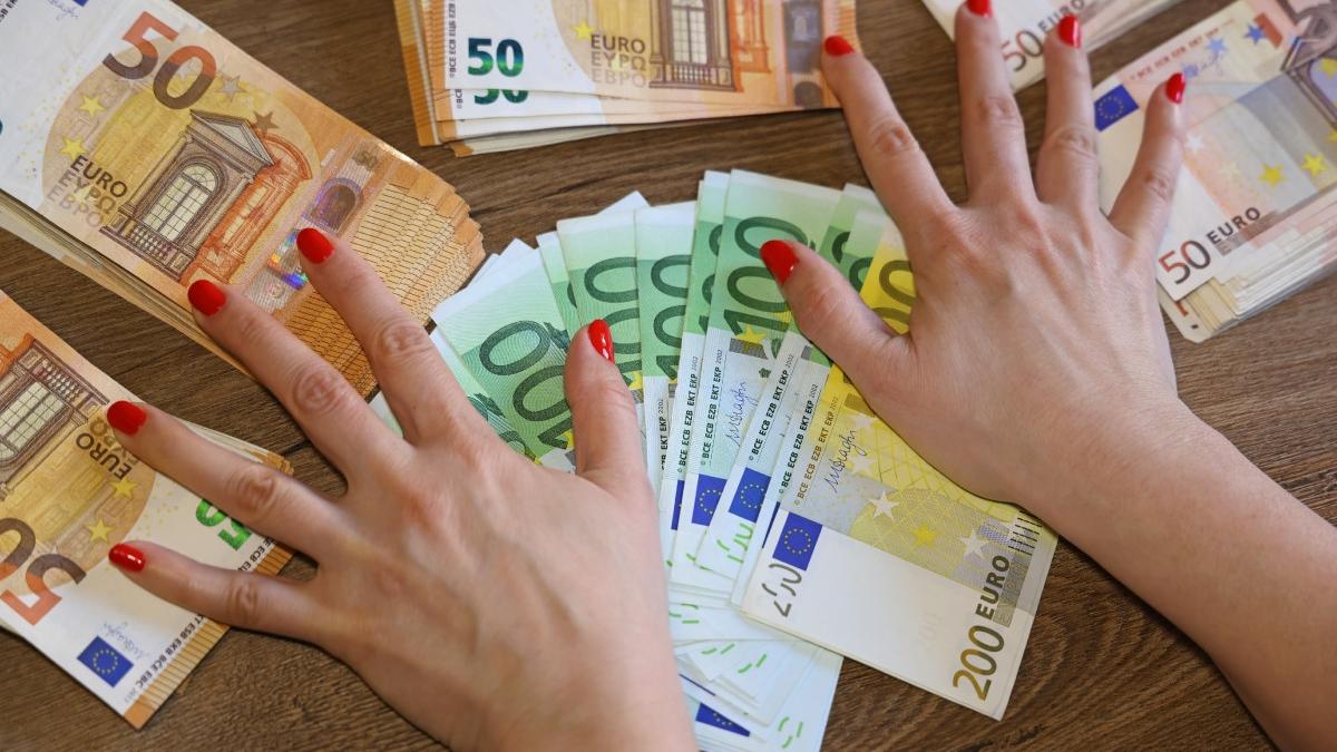 risc major de spalare a banilor pe teritoriul tarii noastre dupa ce 2 miliarde de euro in numerar au tranzitat romania in 2024 2025