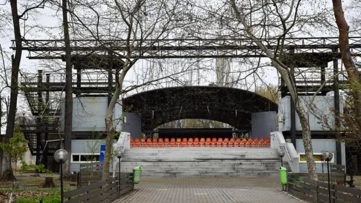 teatrul de vara din parcul herastrau va fi transformat intr o gradina de vara ciprian ciucu a mai fost reabilitat dar nu suficient
