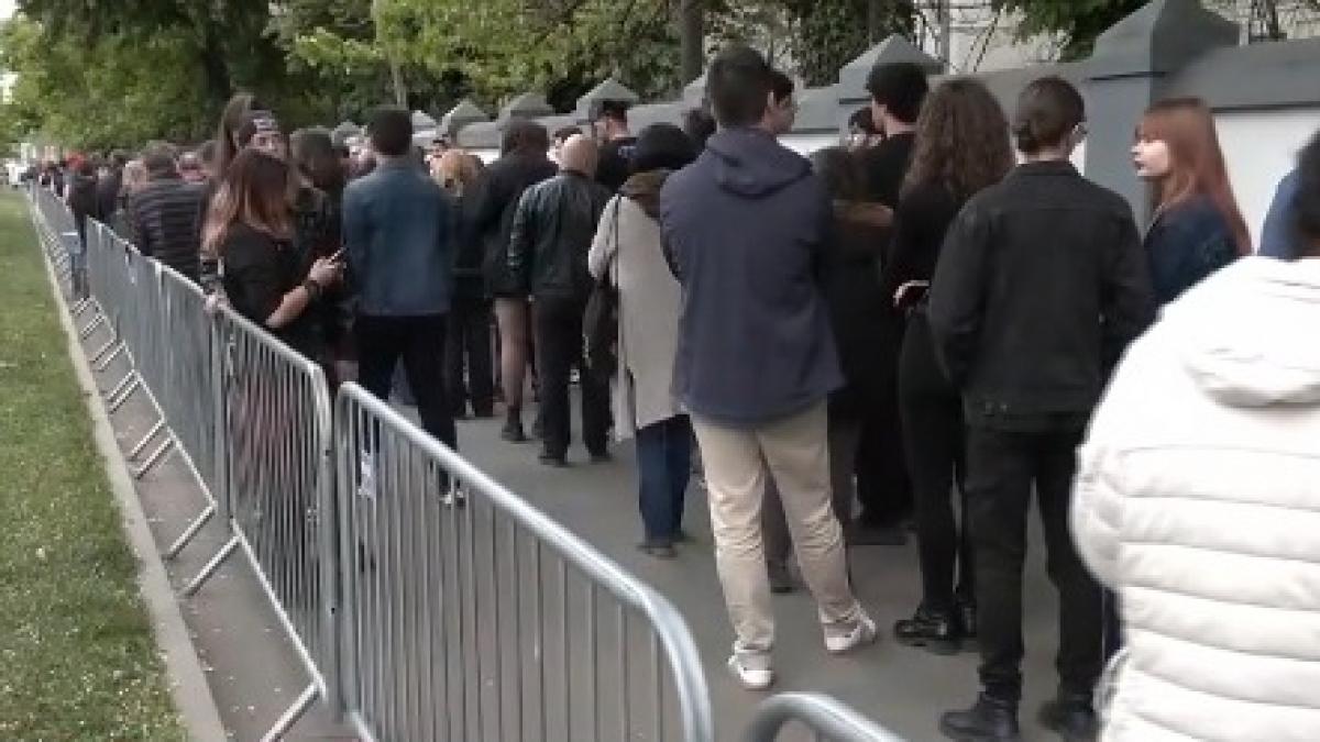 zeci de mii de oameni asteapta sa intre pe arena nationala pentru concertul metallica cozi kilometrice si restrictii de trafic