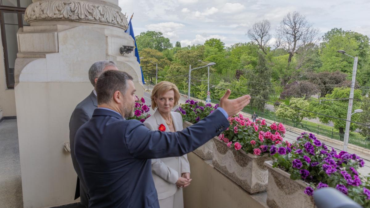 familia regala a vizitat primaria bucuresti ciucu le am prezentat proiectele de investitii la care lucram si viziunea mea pentru oras