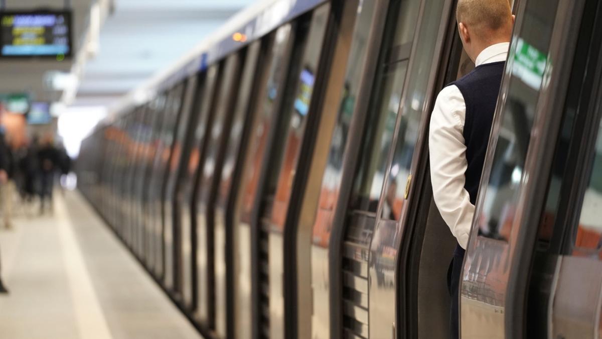 metrou intr-o statie din bucuresti