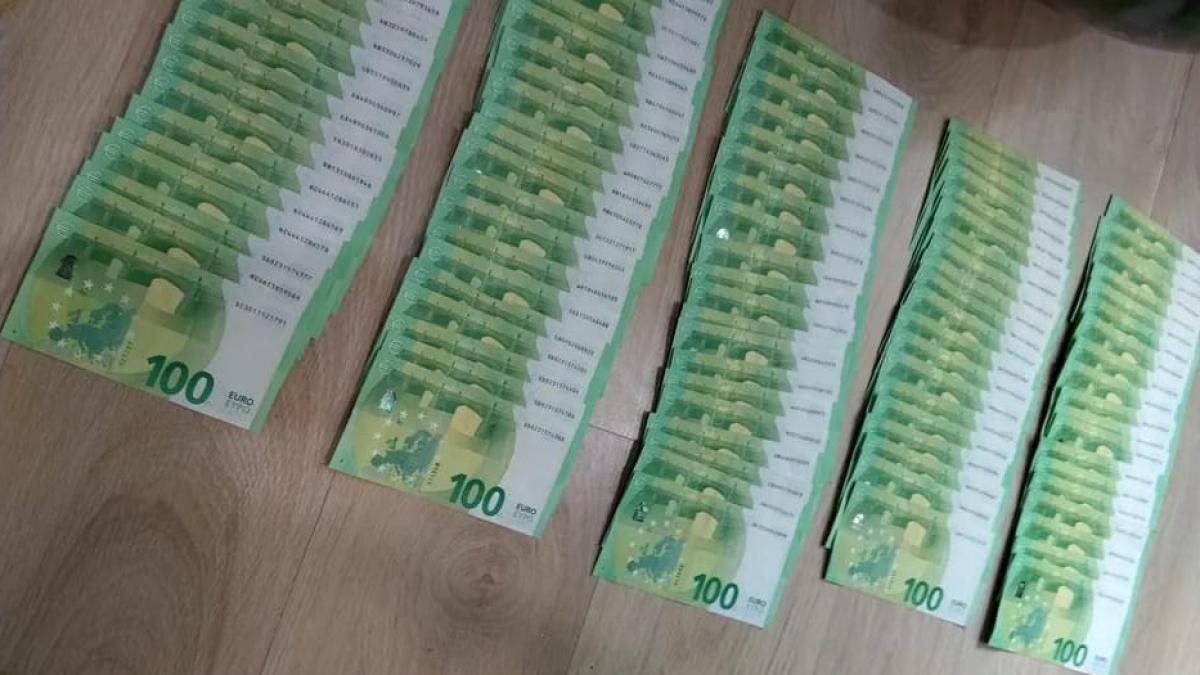 procurorii tudor nita si gigi stefan adusi cu mandat la bucuresti peste 130 000 de euro au fost gasiti la perchezitii