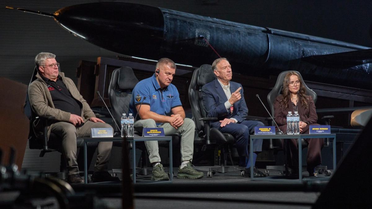 Denys Shtielerman Igor Skaliga Mike Pompeo Irina Terek Flamingo