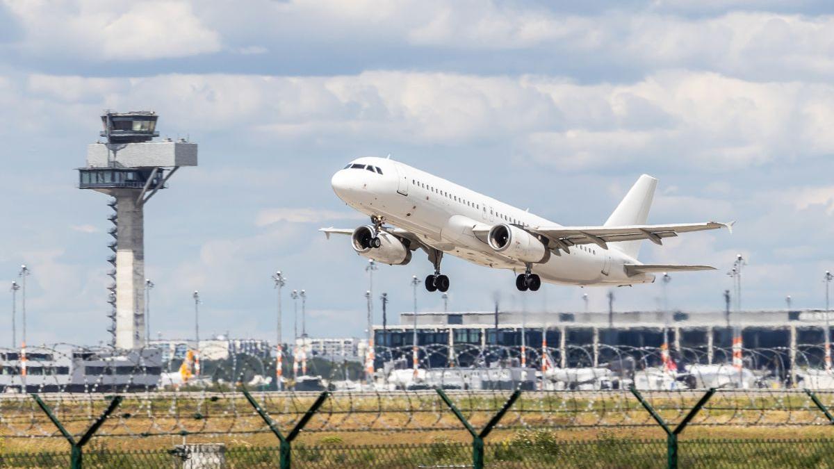 criza kerosenului e un mit lansat de companiile aeriene care vor sa anuleze zborurile neprofitabile sustine un ceo din aviatie