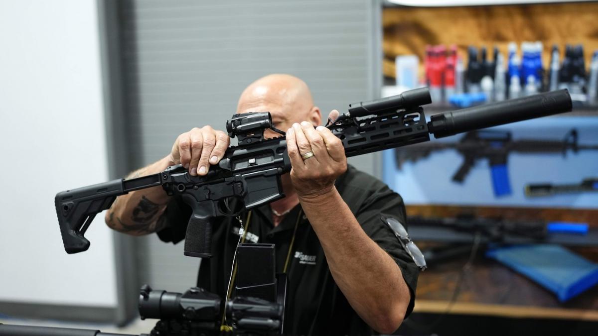 cum arata viitoarea arma de asalt a armatei romane va fi facuta la cugir de americanii de la sig sauer