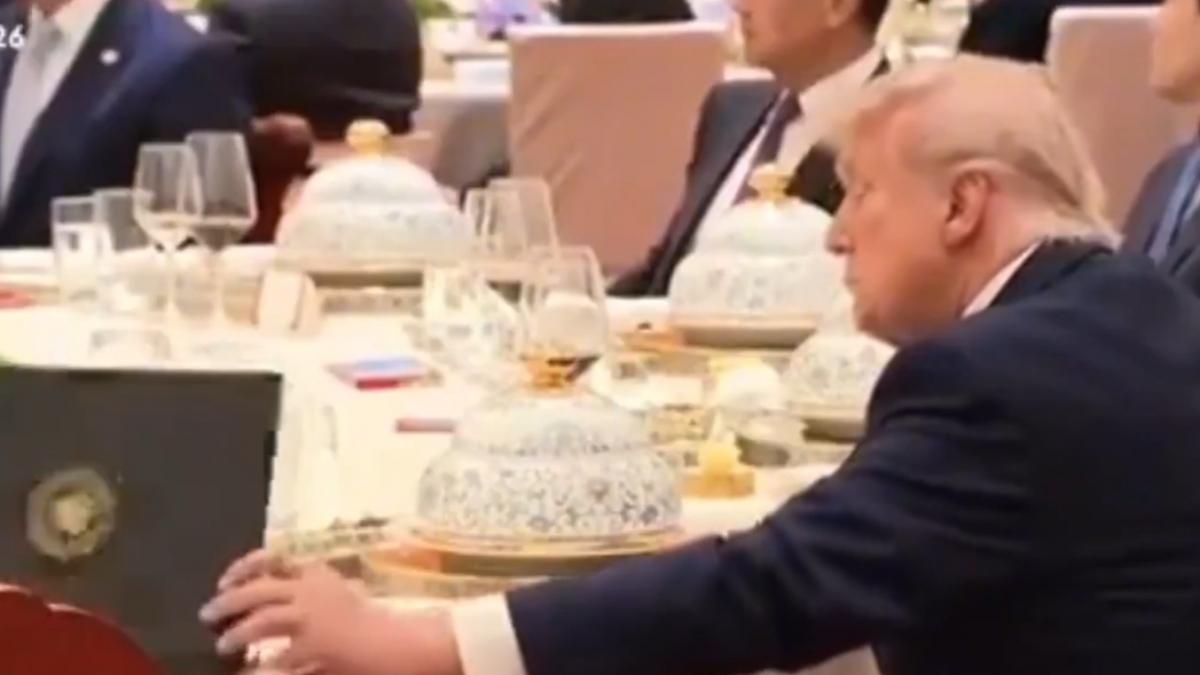 momente amuzante de la intalnirea trump xi presedintele sua a incercat sa traga cu ochiul in discursul presedintelui chinez
