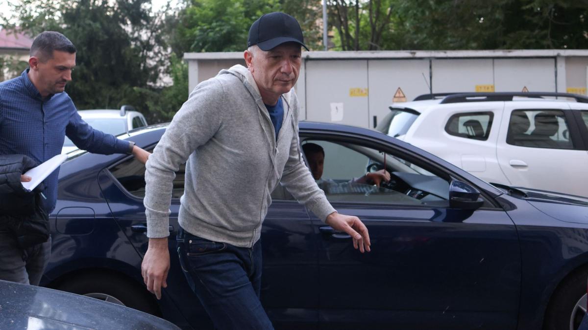 stenograme ca sa nu inceapa saptamana cum ajungeau banii in dulapul lui gigi stefan discutiile procurorului cu un politician