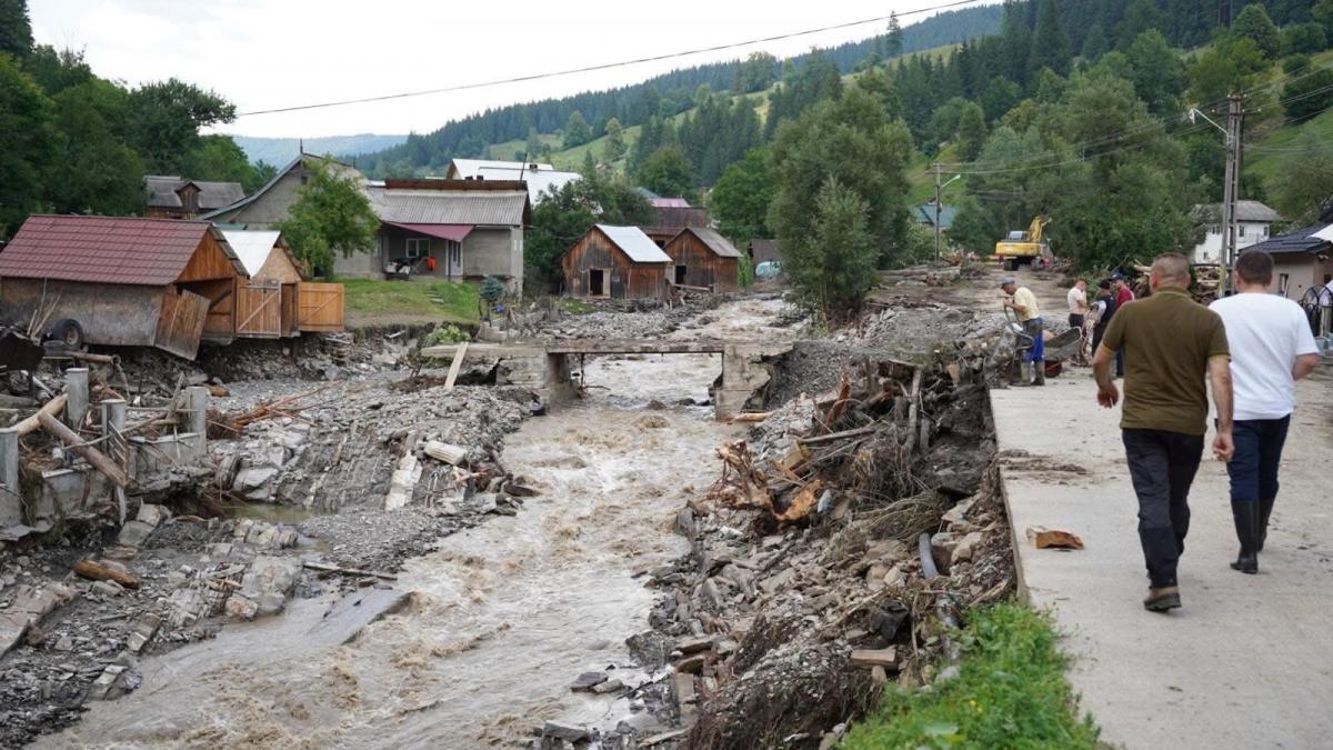 cod portocaliu de inundatii in 8 judete buzoianu a convocat comitetul pentru situatii de urgenta anm ar putea emite si un cod rosu