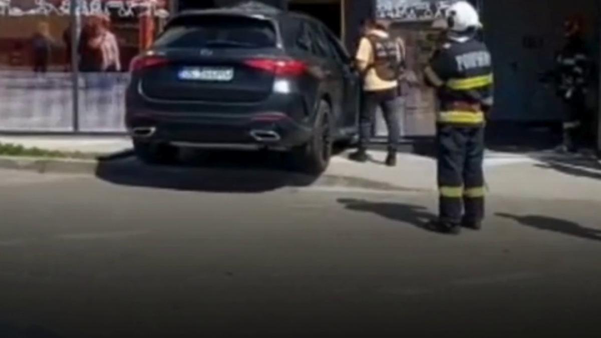 o soferita de 71 de ani din galati a intrat cu masina in banca