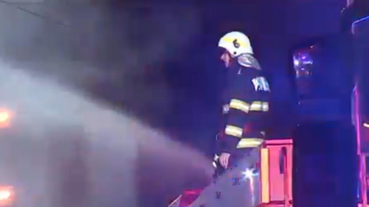 incendiu puternic in sectorul 5 unde focul a cuprins mai multe case pe o suprafata de 800 mp a fost trimis si un mesaj ro alert