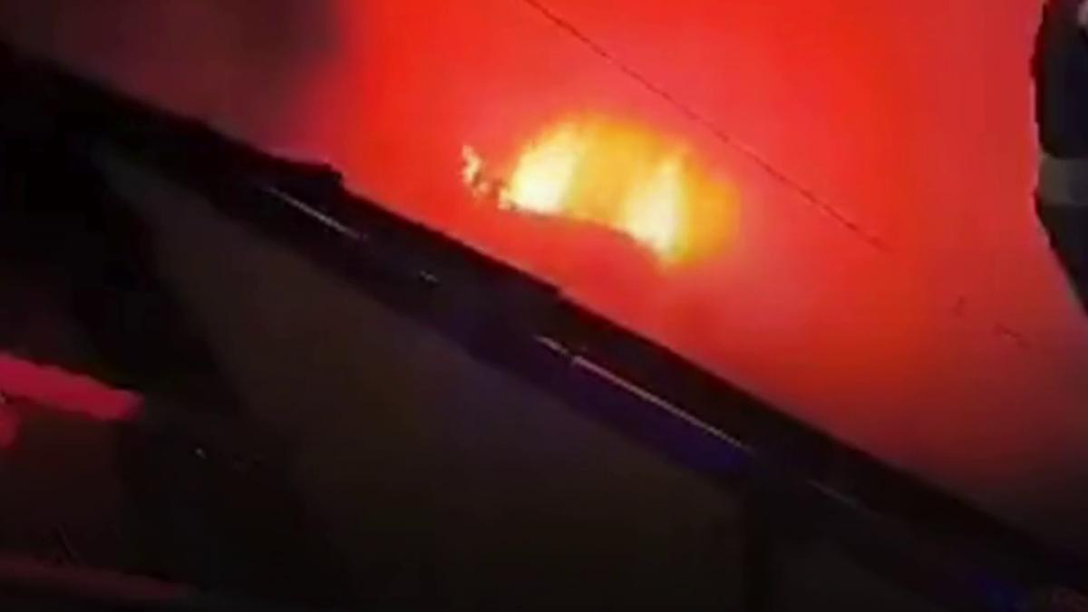 incendiu puternic in sectorul 5 unde focul a cuprins mai multe case pe o suprafata de 800 mp a fost trimis si un mesaj ro alert