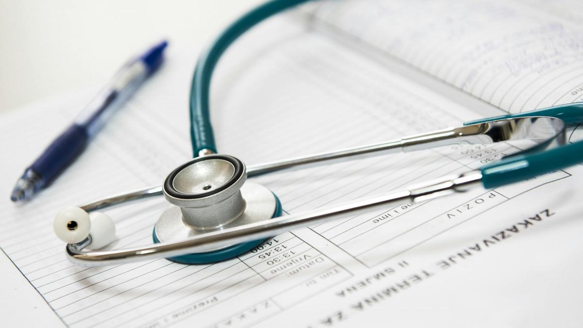 criza medicilor din sate acoperita de asistentii comunitari intra din casa in casa si cunosc fiecare pacient